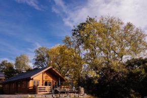 Bothy Cabin -Log cabin in wales - with hot tub